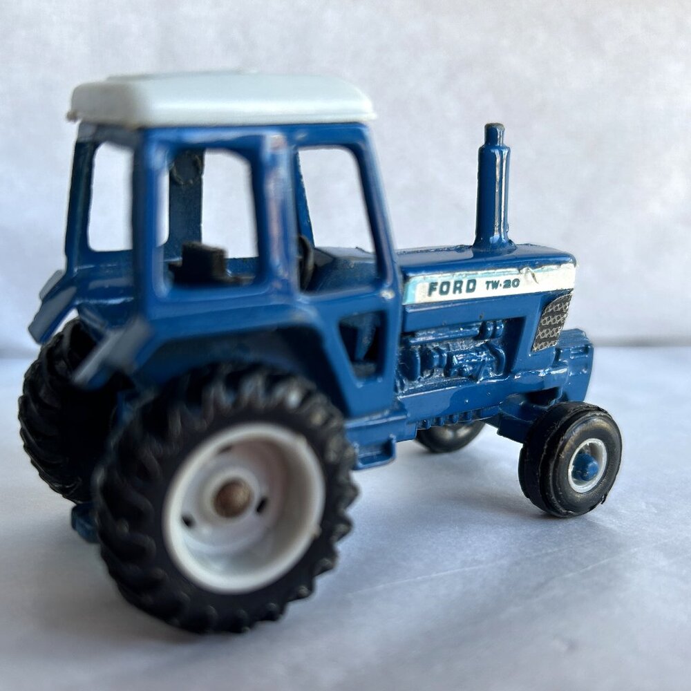 Ertl Farm Machinery Play Set with Extra Tractor and Barge Wagon - Picture 9 of 16